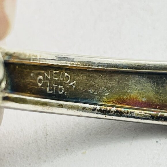 ONEIDA Signed Silver Tone Hinged Bangle Bracelet Floral Engraved Design Vintage - Picture 5 of 8